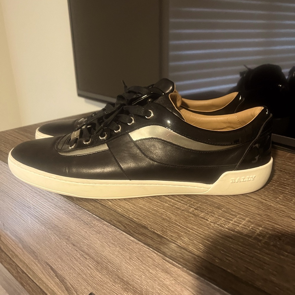 Mens Bally low top shoes